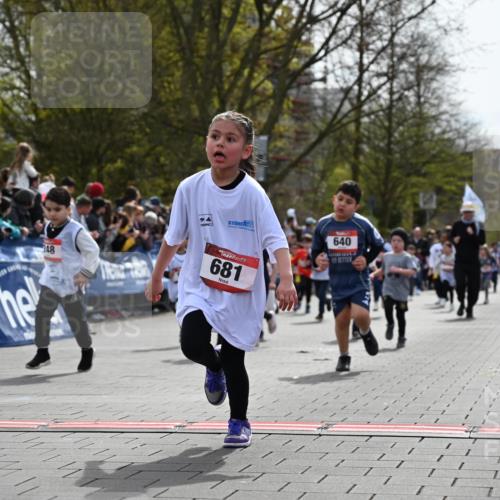12.04.2026 - 45. Internationalen Wilhelmsburger Insellauf J. Mangold http://msf.ph/oto/9520879 12.04.2026 14:10:03 Ziel 907, 158, 268, 543, 721, 1503, 736, 715, 6, 1504, 412, 681, 640, 248, 441, 723, 119, 186, 224, 745 meine-sportfotos.de