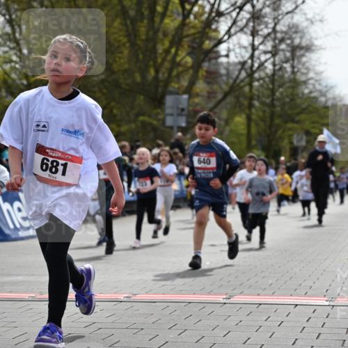 12.04.2026 - 45. Internationalen Wilhelmsburger Insellauf J. Mangold http://msf.ph/oto/9520885 12.04.2026 14:10:03 Ziel 907, 158, 268, 543, 721, 1503, 736, 715, 6, 1504, 412, 681, 640, 248, 441, 723, 119, 186, 224, 745 meine-sportfotos.de