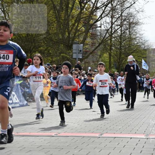 12.04.2026 - 45. Internationalen Wilhelmsburger Insellauf J. Mangold http://msf.ph/oto/9520898 12.04.2026 14:10:05 Ziel 1503, 736, 715, 6, 1504, 412, 681, 640, 248, 441, 723, 119, 186, 224, 745, 207, 920, 770, 182, 19, 913, 181, 529, 942 meine-sportfotos.de
