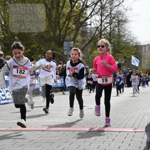 12.04.2026 - 45. Internationalen Wilhelmsburger Insellauf J. Mangold http://msf.ph/oto/9520920 12.04.2026 14:10:09 Ziel 723, 119, 186, 224, 745, 207, 920, 770, 182, 19, 913, 181, 529, 942, 157, 1518, 192 meine-sportfotos.de