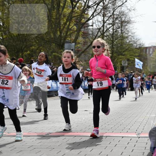 12.04.2026 - 45. Internationalen Wilhelmsburger Insellauf J. Mangold http://msf.ph/oto/9520922 12.04.2026 14:10:09 Ziel 723, 119, 186, 224, 745, 207, 920, 770, 182, 19, 913, 181, 529, 942, 157, 1518, 192 meine-sportfotos.de