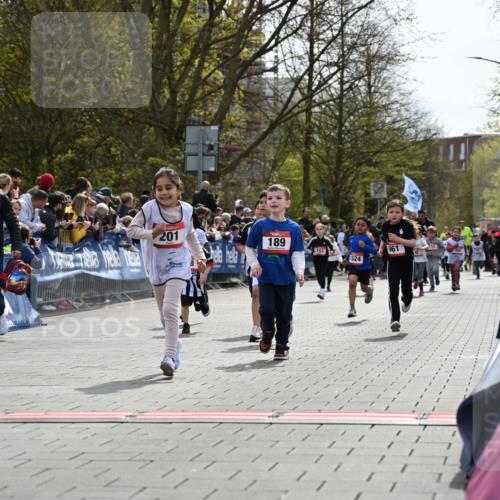 12.04.2026 - 45. Internationalen Wilhelmsburger Insellauf J. Mangold http://msf.ph/oto/9520930 12.04.2026 14:10:13 Ziel 913, 181, 529, 942, 157, 1518, 192, 946, 738, 201, 189, 269, 1524, 961, 938, 198, 932, 639 meine-sportfotos.de