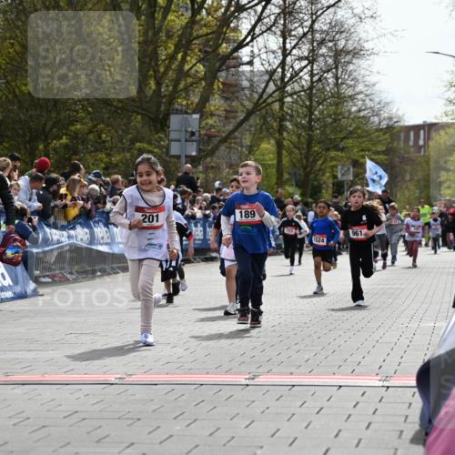12.04.2026 - 45. Internationalen Wilhelmsburger Insellauf J. Mangold http://msf.ph/oto/9520931 12.04.2026 14:10:13 Ziel 913, 181, 529, 942, 157, 1518, 192, 946, 738, 201, 189, 269, 1524, 961, 938, 198, 932, 639 meine-sportfotos.de