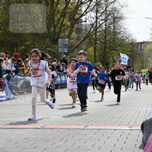 12.04.2026 - 45. Internationalen Wilhelmsburger Insellauf J. Mangold http://msf.ph/oto/9520935 12.04.2026 14:10:14 Ziel 157, 1518, 192, 946, 738, 201, 189, 269, 1524, 961, 938, 198, 932, 639 meine-sportfotos.de