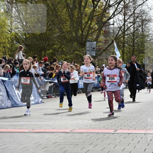 12.04.2026 - 45. Internationalen Wilhelmsburger Insellauf J. Mangold http://msf.ph/oto/9520964 12.04.2026 14:10:18 Ziel 946, 738, 201, 189, 269, 1524, 961, 938, 198, 932, 639, 205, 153, 48, 86, 132, 417 meine-sportfotos.de