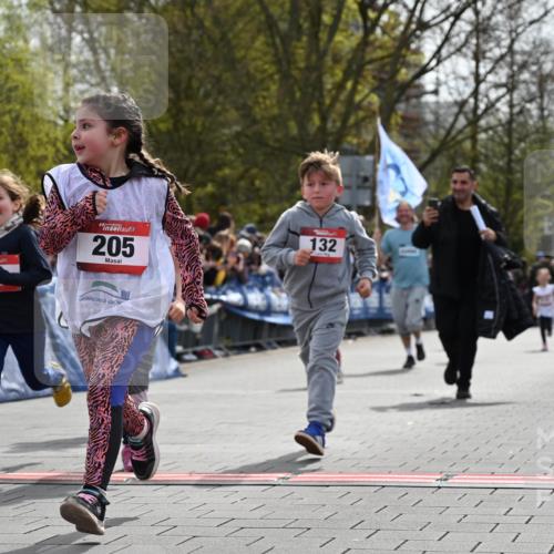 12.04.2026 - 45. Internationalen Wilhelmsburger Insellauf J. Mangold http://msf.ph/oto/9520980 12.04.2026 14:10:20 Ziel 1524, 961, 938, 198, 932, 639, 205, 153, 48, 86, 132, 417, 60, 746, 664 meine-sportfotos.de