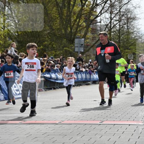 12.04.2026 - 45. Internationalen Wilhelmsburger Insellauf J. Mangold http://msf.ph/oto/9520988 12.04.2026 14:10:24 Ziel 86, 132, 417, 60, 746, 664, 218, 203, 633, 963 meine-sportfotos.de