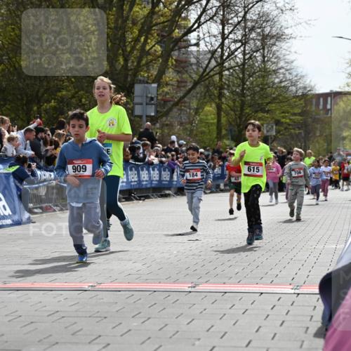 12.04.2026 - 45. Internationalen Wilhelmsburger Insellauf J. Mangold http://msf.ph/oto/9521000 12.04.2026 14:10:29 Ziel 218, 203, 633, 963, 1513, 909, 708, 615, 184, 187 meine-sportfotos.de