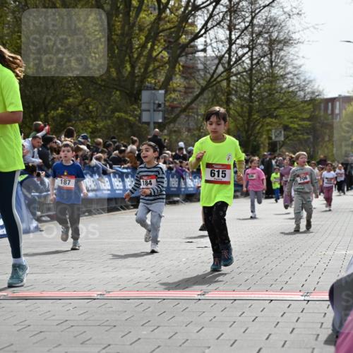 12.04.2026 - 45. Internationalen Wilhelmsburger Insellauf J. Mangold http://msf.ph/oto/9521014 12.04.2026 14:10:31 Ziel 963, 1513, 909, 708, 615, 184, 187, 42, 706, 246, 243 meine-sportfotos.de