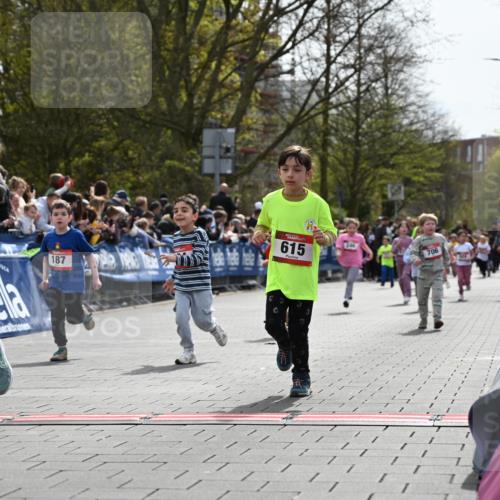 12.04.2026 - 45. Internationalen Wilhelmsburger Insellauf J. Mangold http://msf.ph/oto/9521017 12.04.2026 14:10:31 Ziel 963, 1513, 909, 708, 615, 184, 187, 42, 706, 246, 243 meine-sportfotos.de