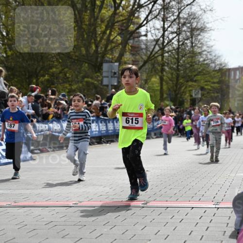 12.04.2026 - 45. Internationalen Wilhelmsburger Insellauf J. Mangold http://msf.ph/oto/9521021 12.04.2026 14:10:31 Ziel 963, 1513, 909, 708, 615, 184, 187, 42, 706, 246, 243 meine-sportfotos.de