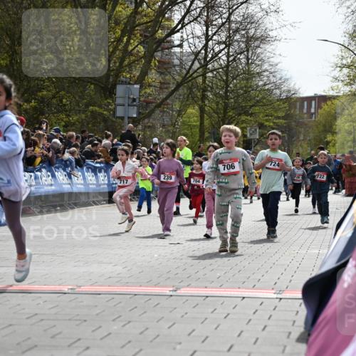 12.04.2026 - 45. Internationalen Wilhelmsburger Insellauf J. Mangold http://msf.ph/oto/9521047 12.04.2026 14:10:35 Ziel 708, 615, 184, 187, 42, 706, 246, 243, 717, 724, 929, 722, 239, 704, 725, 1521 meine-sportfotos.de