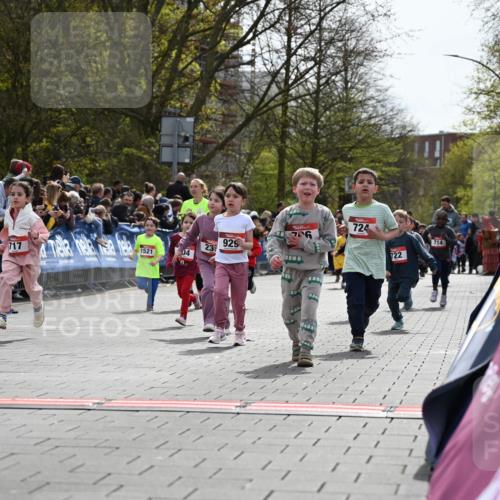 12.04.2026 - 45. Internationalen Wilhelmsburger Insellauf J. Mangold http://msf.ph/oto/9521057 12.04.2026 14:10:36 Ziel 184, 187, 42, 706, 246, 243, 717, 724, 929, 722, 239, 704, 725, 1521, 714, 726 meine-sportfotos.de