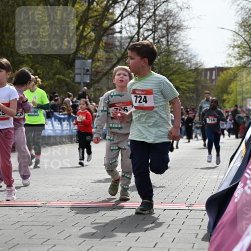 12.04.2026 - 45. Internationalen Wilhelmsburger Insellauf J. Mangold http://msf.ph/oto/9521071 12.04.2026 14:10:38 Ziel 42, 706, 246, 243, 717, 724, 929, 722, 239, 704, 725, 1521, 714, 726, 229 meine-sportfotos.de