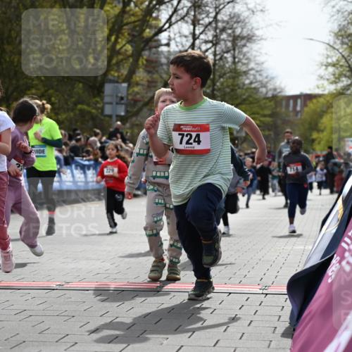 12.04.2026 - 45. Internationalen Wilhelmsburger Insellauf J. Mangold http://msf.ph/oto/9521072 12.04.2026 14:10:38 Ziel 42, 706, 246, 243, 717, 724, 929, 722, 239, 704, 725, 1521, 714, 726, 229 meine-sportfotos.de