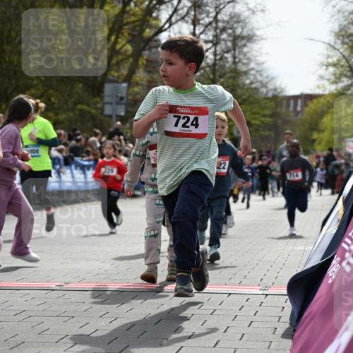 12.04.2026 - 45. Internationalen Wilhelmsburger Insellauf J. Mangold http://msf.ph/oto/9521073 12.04.2026 14:10:38 Ziel 42, 706, 246, 243, 717, 724, 929, 722, 239, 704, 725, 1521, 714, 726, 229 meine-sportfotos.de