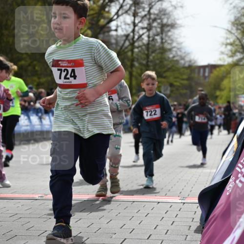 12.04.2026 - 45. Internationalen Wilhelmsburger Insellauf J. Mangold http://msf.ph/oto/9521077 12.04.2026 14:10:38 Ziel 42, 706, 246, 243, 717, 724, 929, 722, 239, 704, 725, 1521, 714, 726, 229 meine-sportfotos.de