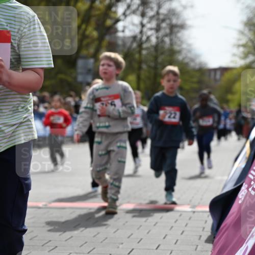 12.04.2026 - 45. Internationalen Wilhelmsburger Insellauf J. Mangold http://msf.ph/oto/9521081 12.04.2026 14:10:38 Ziel 42, 706, 246, 243, 717, 724, 929, 722, 239, 704, 725, 1521, 714, 726, 229 meine-sportfotos.de