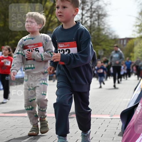 12.04.2026 - 45. Internationalen Wilhelmsburger Insellauf J. Mangold http://msf.ph/oto/9521094 12.04.2026 14:10:40 Ziel 717, 724, 929, 722, 239, 704, 725, 1521, 714, 726, 229, 553, 204, 705, 645 meine-sportfotos.de