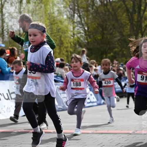 12.04.2026 - 45. Internationalen Wilhelmsburger Insellauf J. Mangold http://msf.ph/oto/9521118 12.04.2026 14:10:48 Ziel 705, 645, 910, 613, 789, 202, 709, 195, 912, 188, 430, 210, 701, 699, 703 meine-sportfotos.de