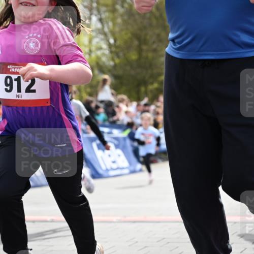 12.04.2026 - 45. Internationalen Wilhelmsburger Insellauf J. Mangold http://msf.ph/oto/9521127 12.04.2026 14:10:49 Ziel 910, 613, 789, 202, 709, 195, 912, 188, 430, 210, 701, 699, 703 meine-sportfotos.de