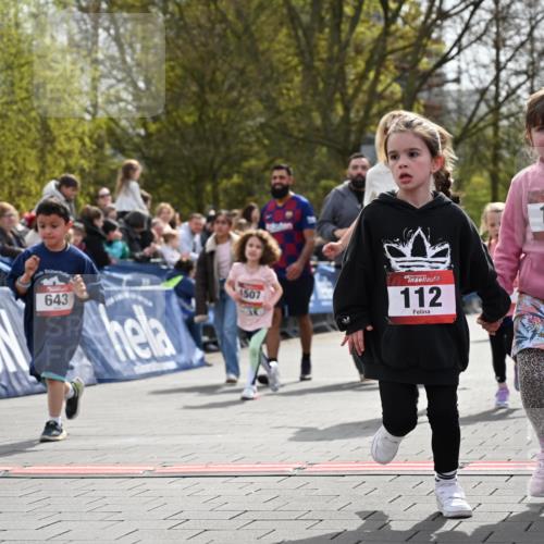 12.04.2026 - 45. Internationalen Wilhelmsburger Insellauf J. Mangold http://msf.ph/oto/9521151 12.04.2026 14:10:55 Ziel 701, 699, 703, 54, 147, 112, 643, 1514, 1526 meine-sportfotos.de