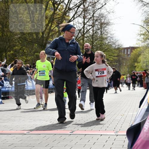 12.04.2026 - 45. Internationalen Wilhelmsburger Insellauf J. Mangold http://msf.ph/oto/9521187 12.04.2026 14:11:01 Ziel 1514, 1526, 700, 707, 727, 57, 728, 584, 568 meine-sportfotos.de