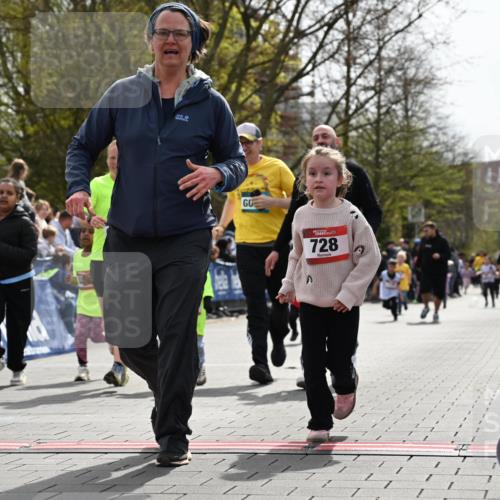 12.04.2026 - 45. Internationalen Wilhelmsburger Insellauf J. Mangold http://msf.ph/oto/9521198 12.04.2026 14:11:02 Ziel 1526, 700, 707, 727, 57, 728, 584, 568 meine-sportfotos.de