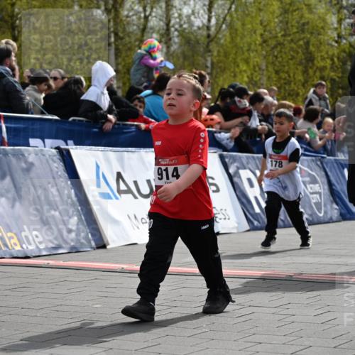 12.04.2026 - 45. Internationalen Wilhelmsburger Insellauf J. Mangold http://msf.ph/oto/9521215 12.04.2026 14:11:09 Ziel 914, 178, 630, 43 meine-sportfotos.de