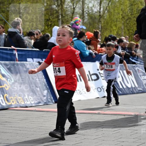 12.04.2026 - 45. Internationalen Wilhelmsburger Insellauf J. Mangold http://msf.ph/oto/9521219 12.04.2026 14:11:09 Ziel 914, 178, 630, 43 meine-sportfotos.de