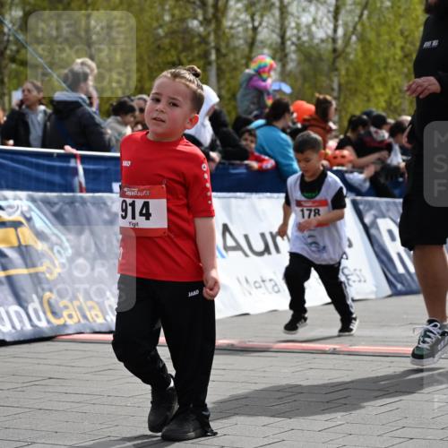 12.04.2026 - 45. Internationalen Wilhelmsburger Insellauf J. Mangold http://msf.ph/oto/9521222 12.04.2026 14:11:09 Ziel 914, 178, 630, 43 meine-sportfotos.de