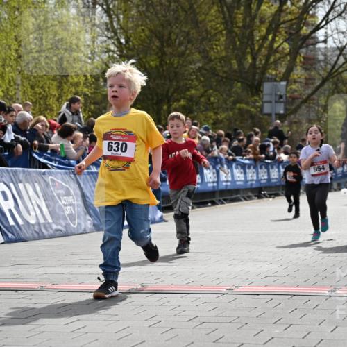 12.04.2026 - 45. Internationalen Wilhelmsburger Insellauf J. Mangold http://msf.ph/oto/9521233 12.04.2026 14:11:12 Ziel 178, 630, 43, 954, 922 meine-sportfotos.de