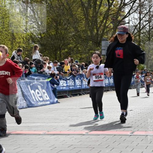 12.04.2026 - 45. Internationalen Wilhelmsburger Insellauf J. Mangold http://msf.ph/oto/9521236 12.04.2026 14:11:13 Ziel 178, 630, 43, 954, 922 meine-sportfotos.de