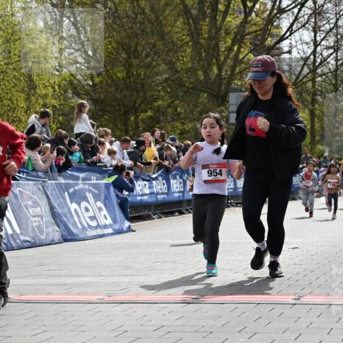 12.04.2026 - 45. Internationalen Wilhelmsburger Insellauf J. Mangold http://msf.ph/oto/9521238 12.04.2026 14:11:13 Ziel 178, 630, 43, 954, 922 meine-sportfotos.de