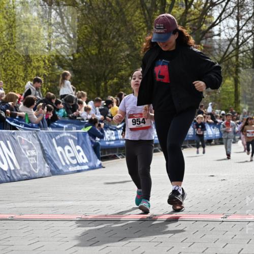 12.04.2026 - 45. Internationalen Wilhelmsburger Insellauf J. Mangold http://msf.ph/oto/9521244 12.04.2026 14:11:14 Ziel 630, 43, 954, 922, 718 meine-sportfotos.de