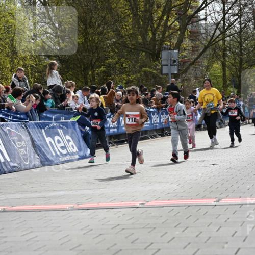 12.04.2026 - 45. Internationalen Wilhelmsburger Insellauf J. Mangold http://msf.ph/oto/9521249 12.04.2026 14:11:17 Ziel 954, 922, 718, 962, 702, 655 meine-sportfotos.de