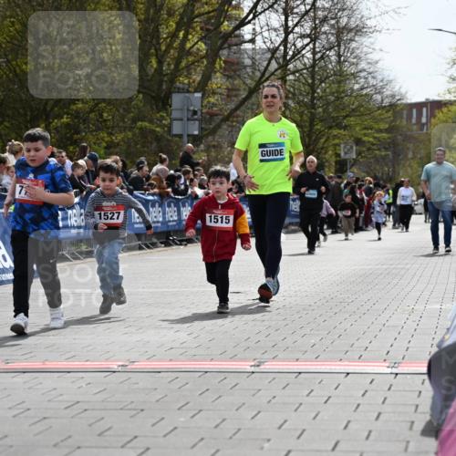 12.04.2026 - 45. Internationalen Wilhelmsburger Insellauf J. Mangold http://msf.ph/oto/9521284 12.04.2026 14:11:26 Ziel 783, 773, 1527, 1515 meine-sportfotos.de