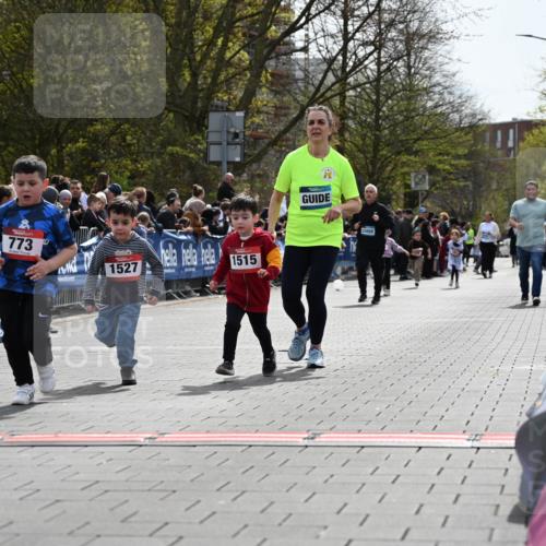 12.04.2026 - 45. Internationalen Wilhelmsburger Insellauf J. Mangold http://msf.ph/oto/9521286 12.04.2026 14:11:26 Ziel 783, 773, 1527, 1515 meine-sportfotos.de
