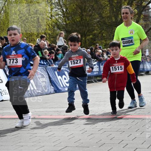12.04.2026 - 45. Internationalen Wilhelmsburger Insellauf J. Mangold http://msf.ph/oto/9521292 12.04.2026 14:11:28 Ziel 773, 1527, 1515 meine-sportfotos.de