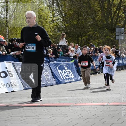 12.04.2026 - 45. Internationalen Wilhelmsburger Insellauf J. Mangold http://msf.ph/oto/9521297 12.04.2026 14:11:34 Ziel 185, 193, 179 meine-sportfotos.de