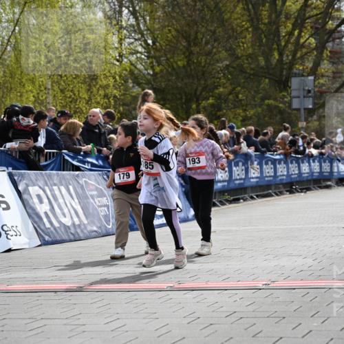 12.04.2026 - 45. Internationalen Wilhelmsburger Insellauf J. Mangold http://msf.ph/oto/9521303 12.04.2026 14:11:36 Ziel 185, 193, 179 meine-sportfotos.de