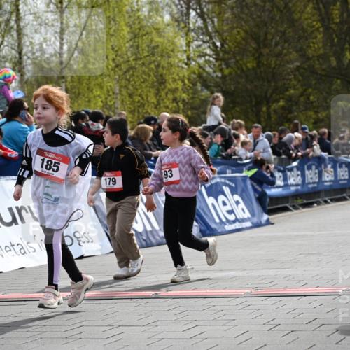 12.04.2026 - 45. Internationalen Wilhelmsburger Insellauf J. Mangold http://msf.ph/oto/9521315 12.04.2026 14:11:37 Ziel 185, 193, 179 meine-sportfotos.de