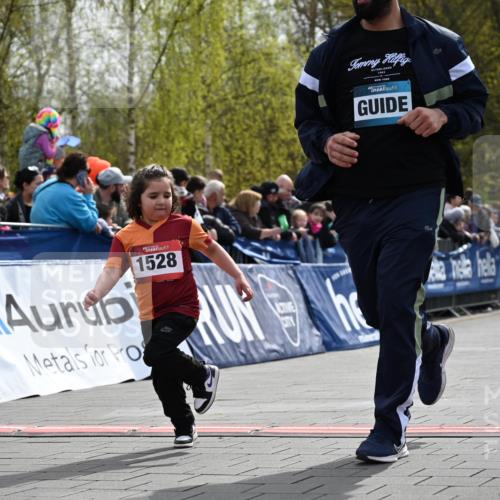 12.04.2026 - 45. Internationalen Wilhelmsburger Insellauf J. Mangold http://msf.ph/oto/9521328 12.04.2026 14:11:46 Ziel 1528, 213 meine-sportfotos.de