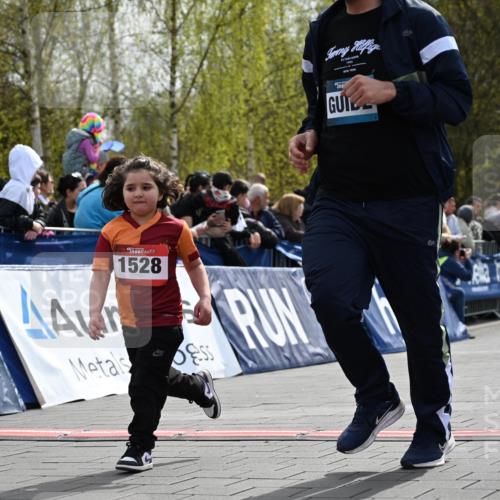 12.04.2026 - 45. Internationalen Wilhelmsburger Insellauf J. Mangold http://msf.ph/oto/9521330 12.04.2026 14:11:46 Ziel 1528, 213 meine-sportfotos.de