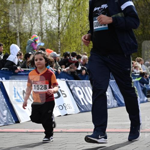 12.04.2026 - 45. Internationalen Wilhelmsburger Insellauf J. Mangold http://msf.ph/oto/9521331 12.04.2026 14:11:47 Ziel 1528, 213, 177 meine-sportfotos.de