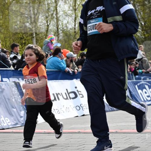 12.04.2026 - 45. Internationalen Wilhelmsburger Insellauf J. Mangold http://msf.ph/oto/9521333 12.04.2026 14:11:47 Ziel 1528, 213, 177 meine-sportfotos.de