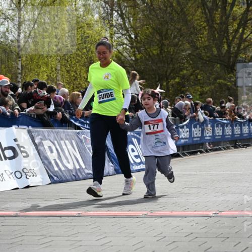 12.04.2026 - 45. Internationalen Wilhelmsburger Insellauf J. Mangold http://msf.ph/oto/9521345 12.04.2026 14:11:50 Ziel 1528, 213, 177, 1070 meine-sportfotos.de