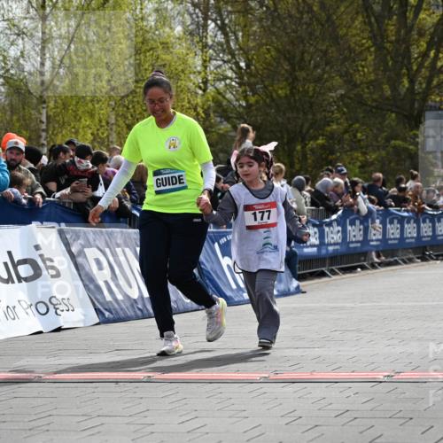 12.04.2026 - 45. Internationalen Wilhelmsburger Insellauf J. Mangold http://msf.ph/oto/9521347 12.04.2026 14:11:51 Ziel 213, 177, 1070 meine-sportfotos.de