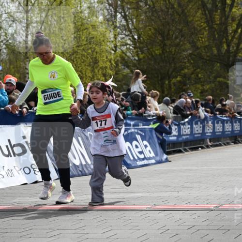 12.04.2026 - 45. Internationalen Wilhelmsburger Insellauf J. Mangold http://msf.ph/oto/9521352 12.04.2026 14:11:51 Ziel 213, 177, 1070 meine-sportfotos.de