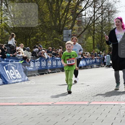 12.04.2026 - 45. Internationalen Wilhelmsburger Insellauf J. Mangold http://msf.ph/oto/9521354 12.04.2026 14:11:53 Ziel 213, 177, 1070 meine-sportfotos.de